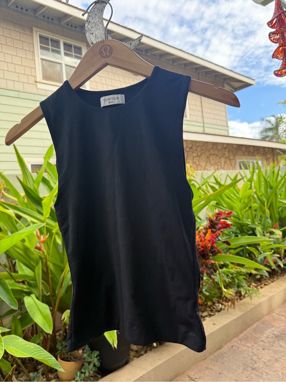 Aritzia Black Sleeveless Contour  Top